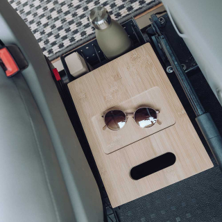 Kryt pro centrální box z bambusu